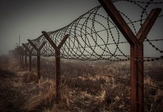 DMZ 지뢰 폭발로 군 장교 3명 부상... 또 시작된 불확실성