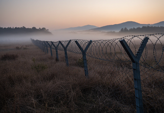 DMZ 작전 중 원인 미상의 폭발 발생, 군 장교 3명 부상