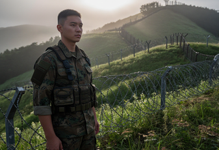 DMZ 내 지뢰 폭발 사고 발생... 군 장교 부상 및 북한군 매설 가능성 조사 중