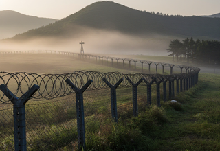 강신철 국방부 장관, DMZ 지뢰 폭발로 부상 입은 장병 위문 방문