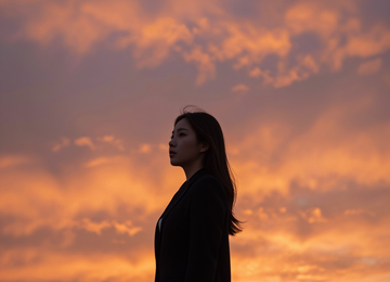 노을빛 아래의 소녀