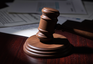 성폭행 의혹에 직면한 미 상원 후보 그레이엄 플래트너, 민주당 지도부 '사퇴 압박'